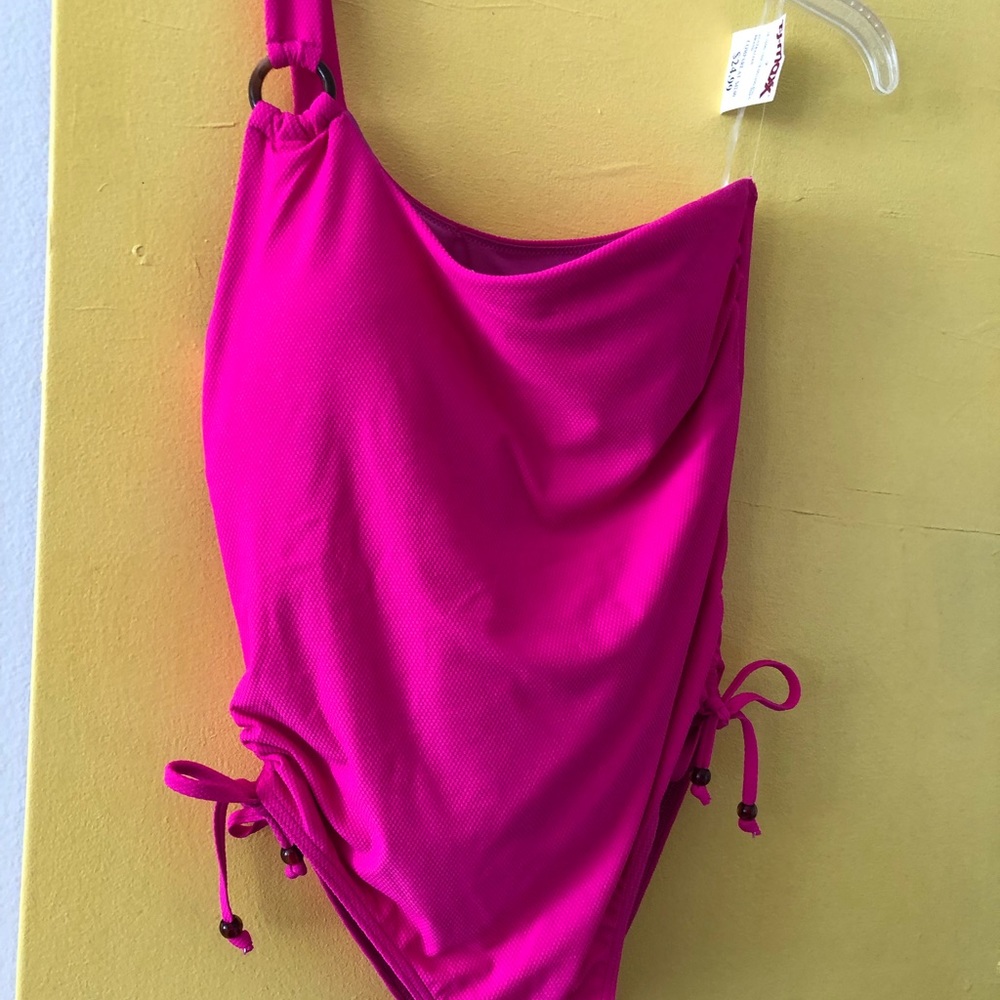 Maree Maree Women's hot pink one piece one shoulder Swimsuit Size 8